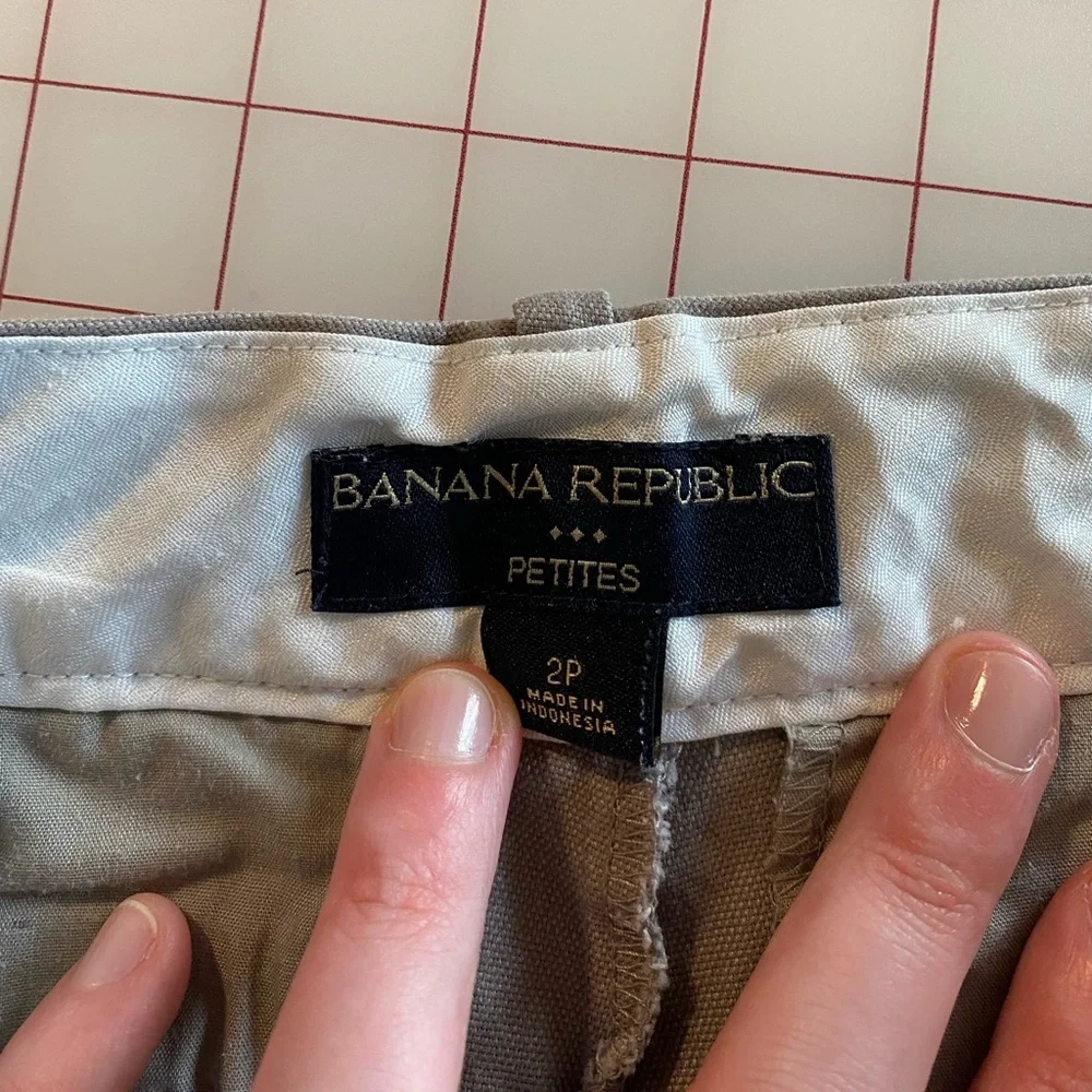 Banana Republic tan beige size 2 petite 2p bermuda casual summer shorts